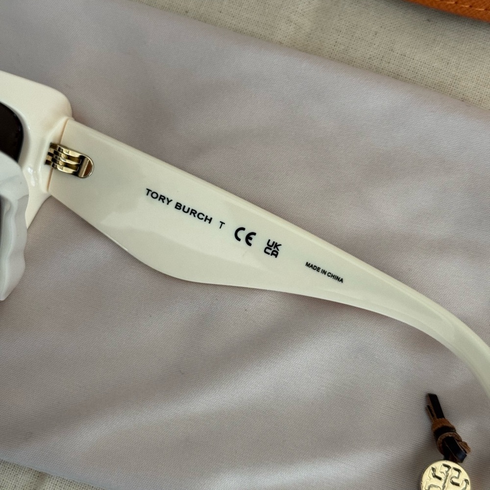 New Tory Burch cat eye  Sunglasses with Gold Accents - Picture 6 of 7
